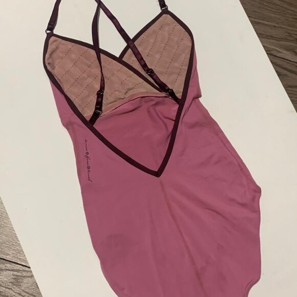 Lululemon Bodysuit โ Rose Pink with Purple Trim โ Size 4 - Picture 4 of 7